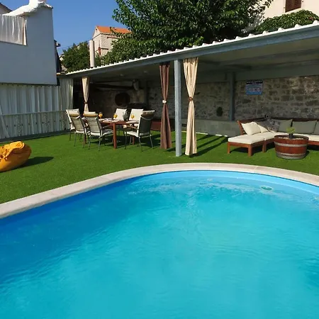 Gustirna Hébergement de vacances *