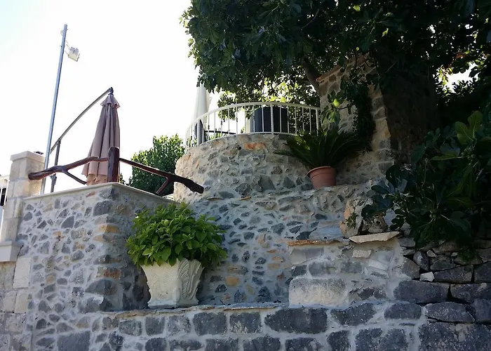 Nyaraló Gustirna