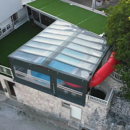 Holiday Gustirna بيت للعطل