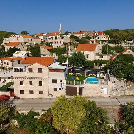 بيت للعطل Holiday Gustirna